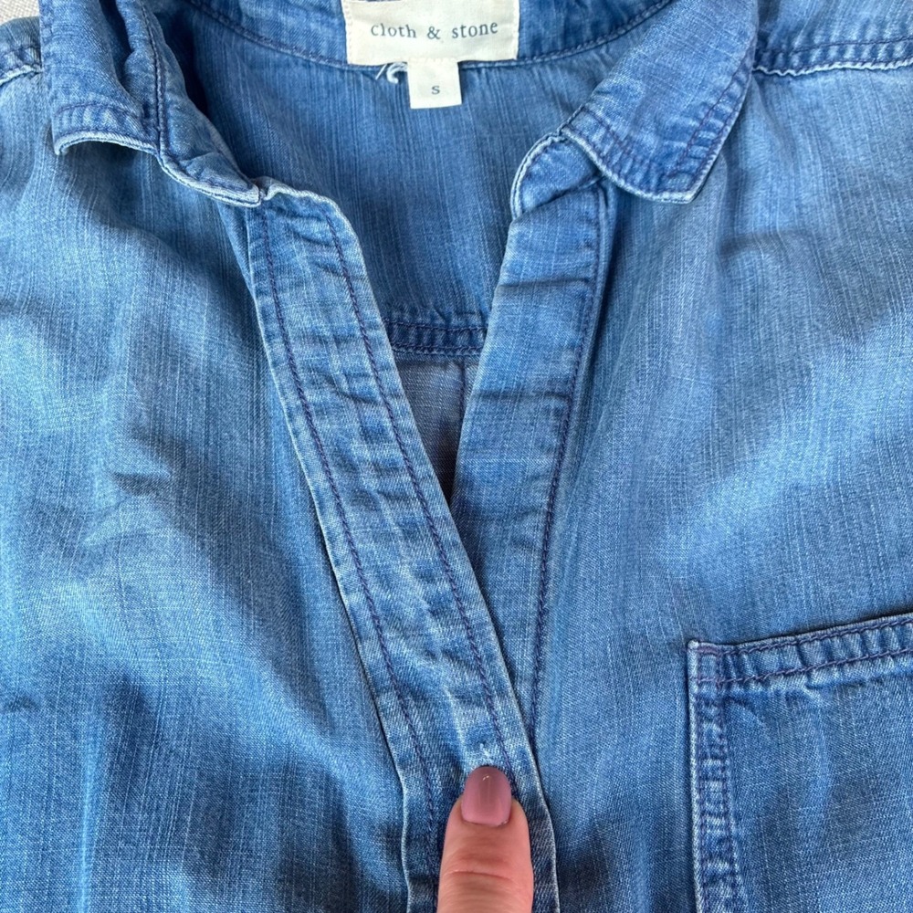 Cloth & Stone Tencel Chambray Button Down Shirt Womens Small Blue High Low Hem - Picture 2 of 11